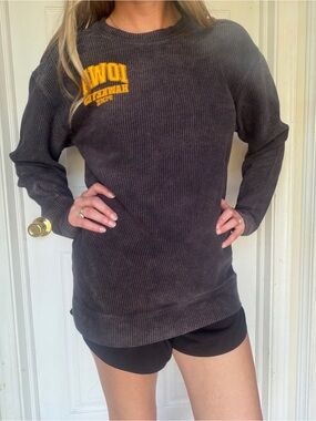 5th & Ocean Men's Gray Ribbed Crewneck Sweater with Yellow Iowa Logo